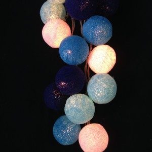 Grande guirlande de boules lumineuses